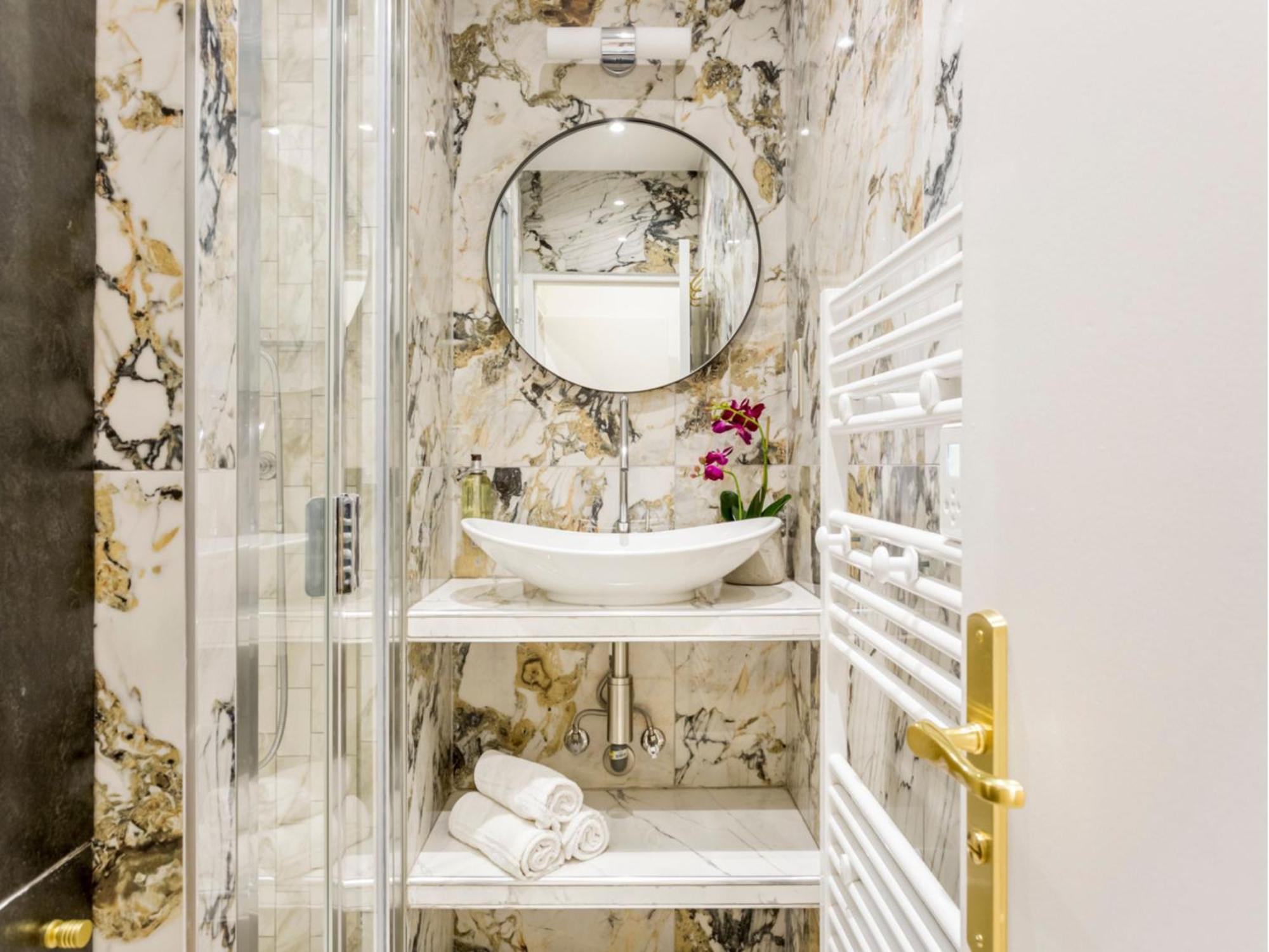 Luxury 2 bedrooms 1 bathroom apartment - Madeleine Parijs Buitenkant foto