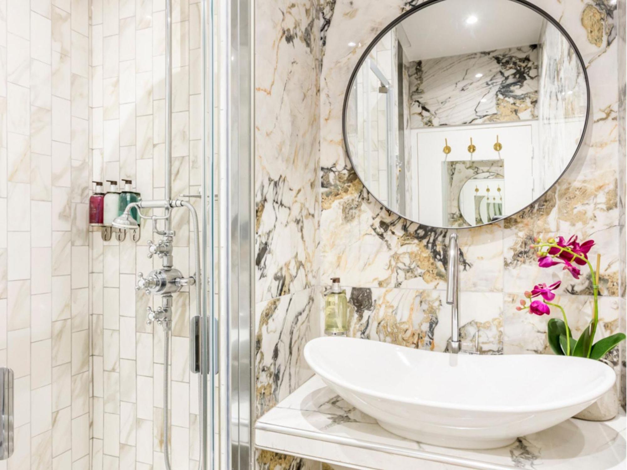 Luxury 2 bedrooms 1 bathroom apartment - Madeleine Parijs Buitenkant foto